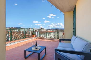 Penthouse with big terrace in Oltrarno-hosted by Sweetstay