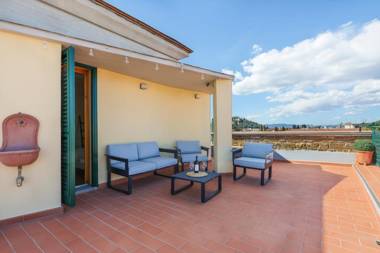 Penthouse with big terrace in Oltrarno-hosted by Sweetstay