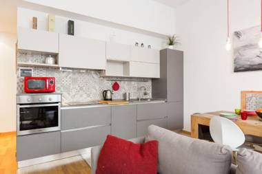 Piazza Oberdan Patio Apartment