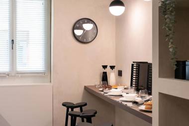 Arts & Crafts Apartments