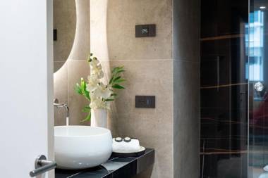 Arts & Crafts Apartments