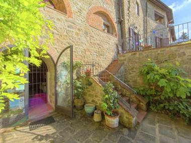 Attractive apartment in typical Tuscan style.