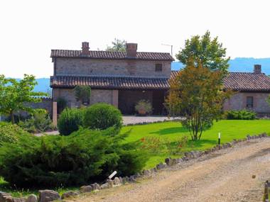 Villa with private swimming pool and organic products at 450m altitude