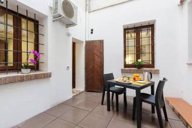 Center ZTL Lovely Apartment