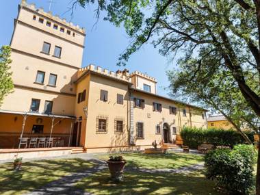 Spacious Villa in Empoli with Swimming Pool