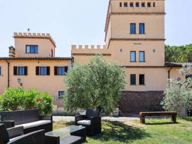 Spacious Villa in Empoli with Swimming Pool