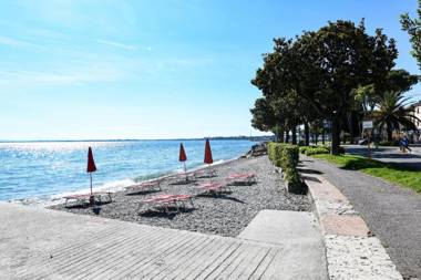 Desenzano Beach Apartment