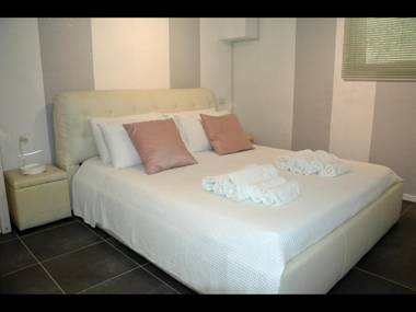 Ground floor near beaches and town center