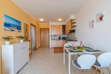 Kristall Lago Pool View