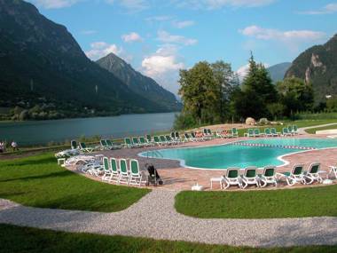 Beautiful Apartment in Idro with Swimming Pool