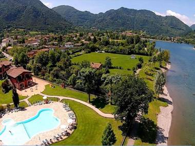 Amazing Apartment in Idro with Shared Pool