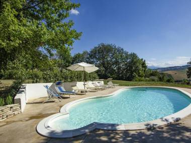 Delightful Holiday Home in Cossignano with Swimming Pool