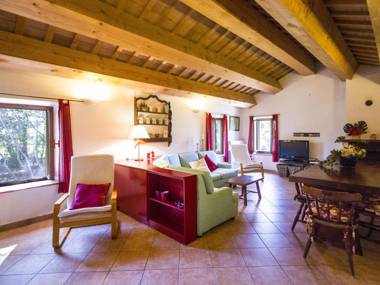 Delightful Holiday Home in Cossignano with Swimming Pool