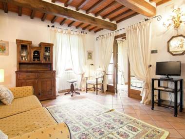 Luxurious cozy apartment with pool near Cortona in Tuscany versatile