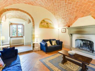 Villa with private pool 3 km from Cortona 3 apartments