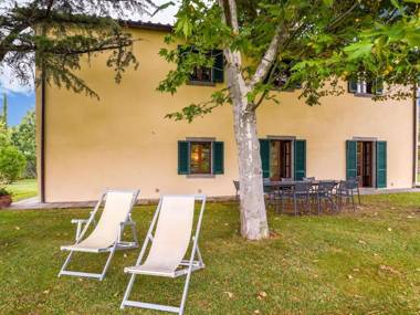 Villa with private pool 3 km from Cortona 3 apartments
