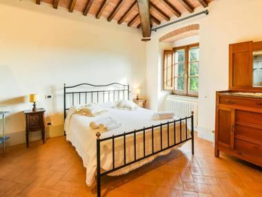 Villa with private pool 3 km from Cortona 3 apartments