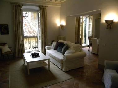 Bright Bright Spacious 1 Bedroom Apartment in the Heart of Tuscany