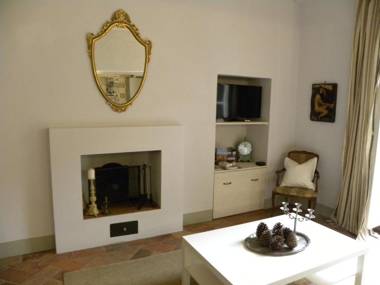 Bright Bright Spacious 1 Bedroom Apartment in the Heart of Tuscany