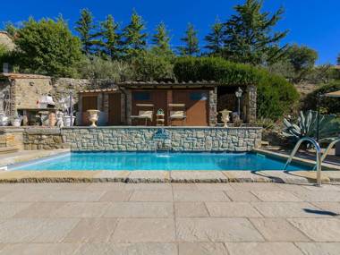 Sprawling Villa with Swimming Pool in Cortona Tuscany