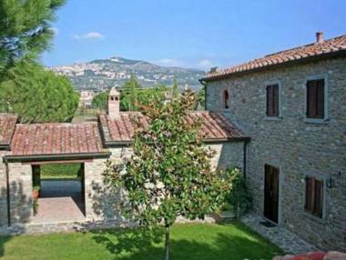 Quaint Farmhouse in Cortona with Swimming Pool