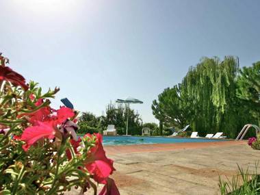 Quaint Farmhouse in Cortona with Swimming Pool