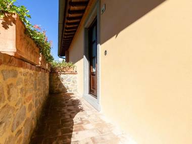 Luxurious Farmhouse in  Cortona with Pool