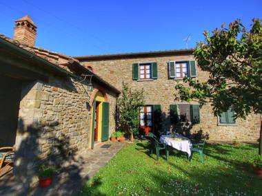 Chic Holiday Home in Cortona with Swimming Pool