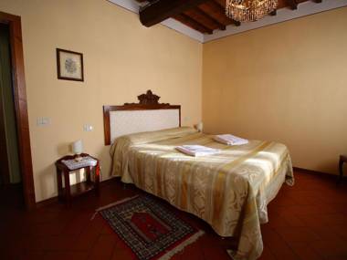 Cosy Holiday Home in Cortona with Swimming Pool