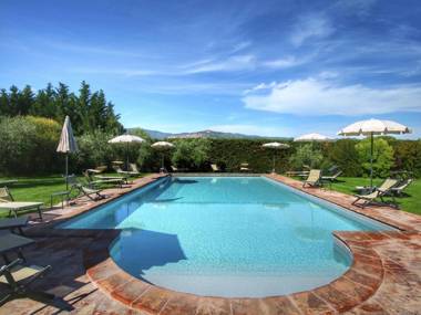 Lavish Farmhouse in Cortona with Swimming Pool