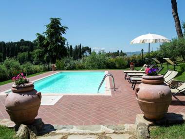 Villa with private pool near Cortona in the calm countryside and hilly landscape