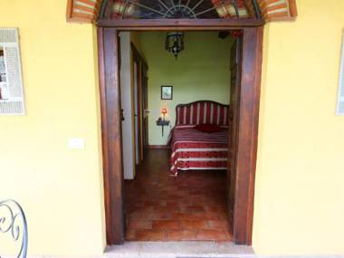 Beautiful holiday home with view over Cortona in beautiful surroundings