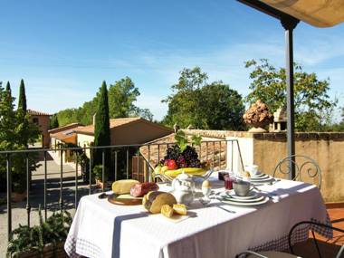 Modern Holiday Home in Cortona with Swimming Pool