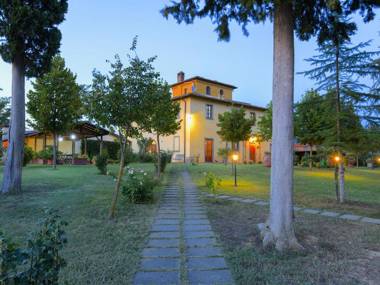 Beautiful old villa with a garden and private swimming pool in the Etruscan countryside
