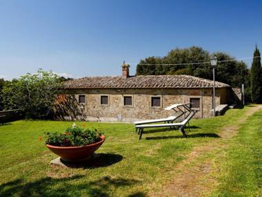 Elegant Holiday Home in Cortona with Private Garden