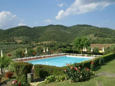 Quaint Holiday Home in Cortona with Swimming Pool
