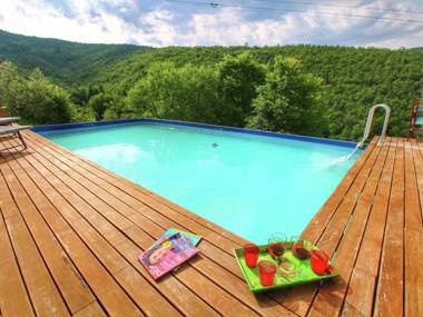 Striking Farmhouse in Cortona with Garden