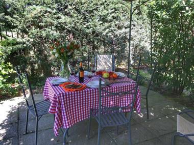 Cozy Farmhouse in Cortona with Swimming Pool