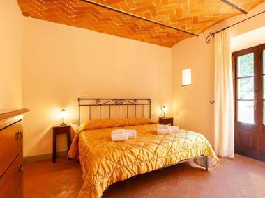 A well kept apartment near Cortona.