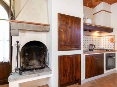 A well kept apartment near Cortona.