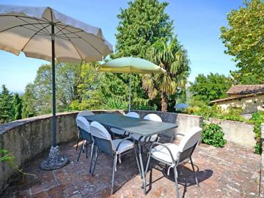 Tempting Villa in Cortona with Swimming Pool