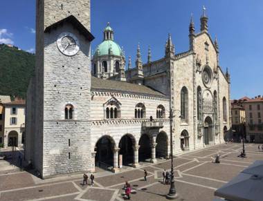 Ancient Courtyard Bonanomi 1P Como Historic Centre By Logicasa