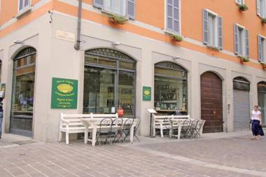 Ancient Courtyard Bonanomi 1P Como Historic Centre By Logicasa