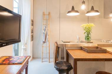 Central & Modern Apartments by Rent All Como