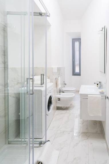 Central & Modern Apartments by Rent All Como