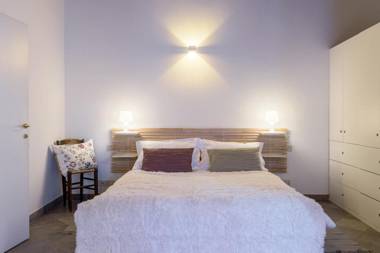 Moma1 - by MyHomeInComo