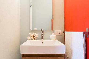 Duomo Luxury Suite - by MyHomeInComo