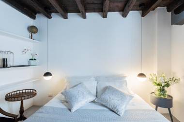 Shades of Como with Private Terrace by Rent All Como