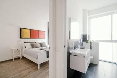 Mark's Gallery Apartment by MyHomeInComo