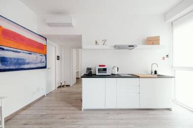 Mark's Gallery Apartment by MyHomeInComo